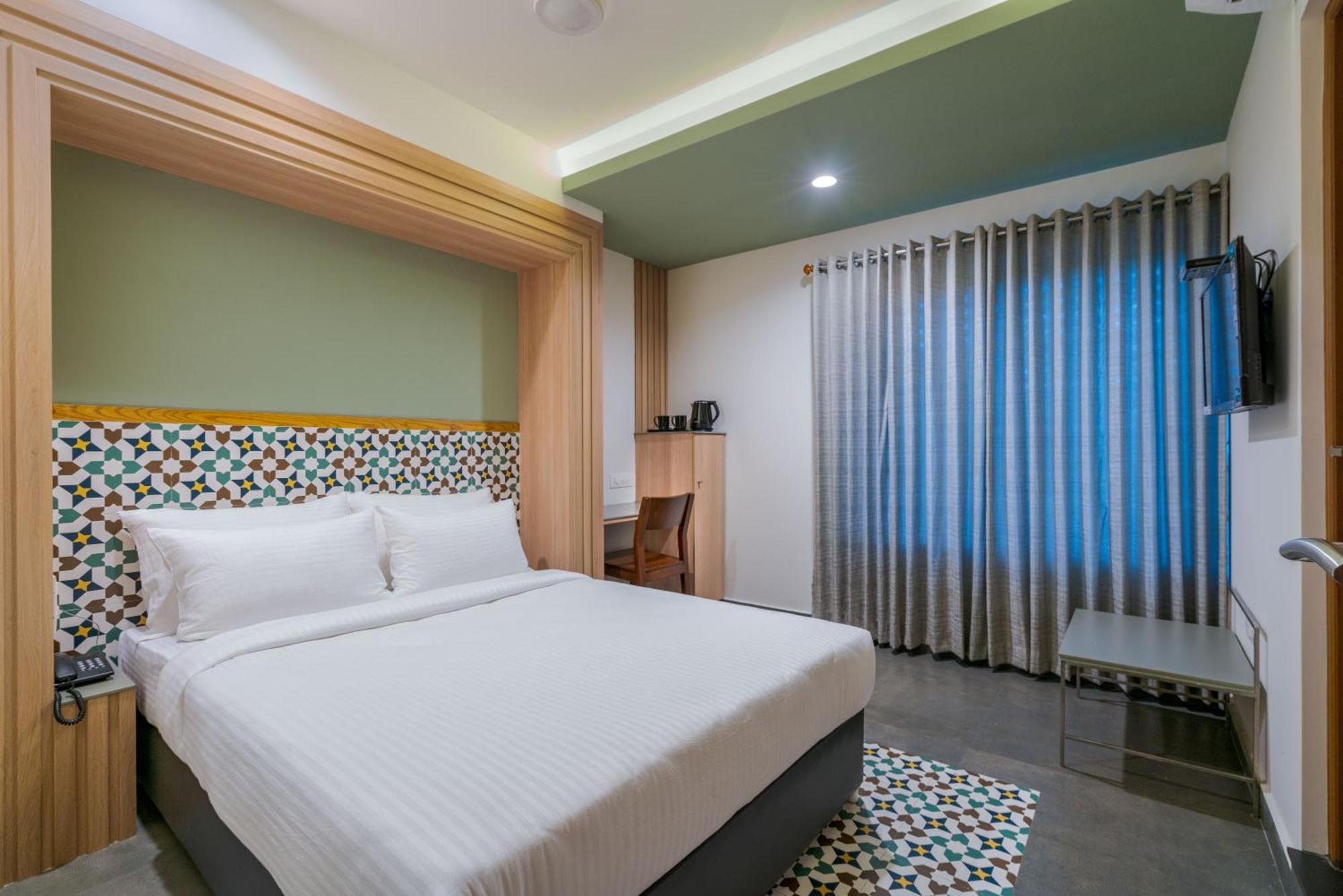 Aryaas Regent Hotel Kochi Buitenkant foto